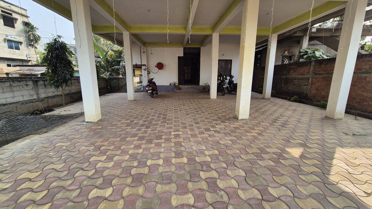 Beltola Hotel | Charming 8-bedroom hotel with WiFi, AC in wonderful Guwahati