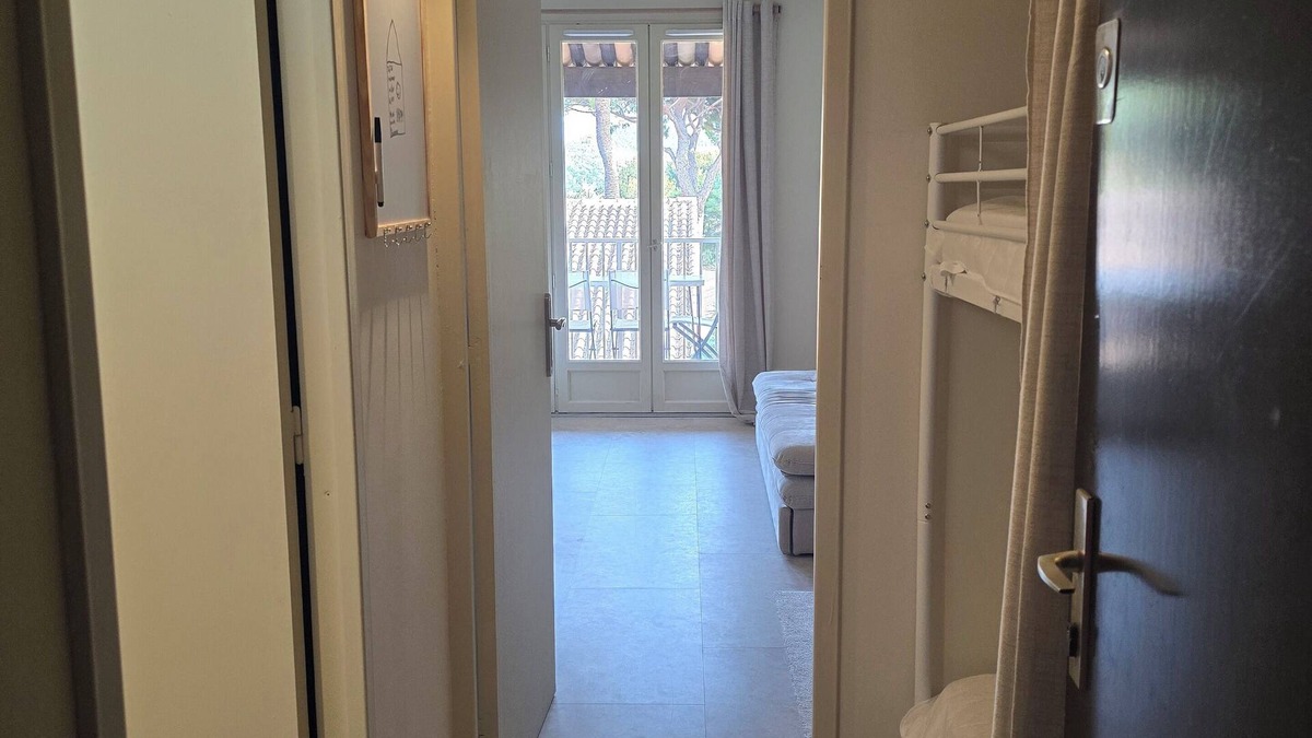 Les Lecques Apartment | CHARMING AIR-CONDITIONED STUDIO WITH SEA VIEW