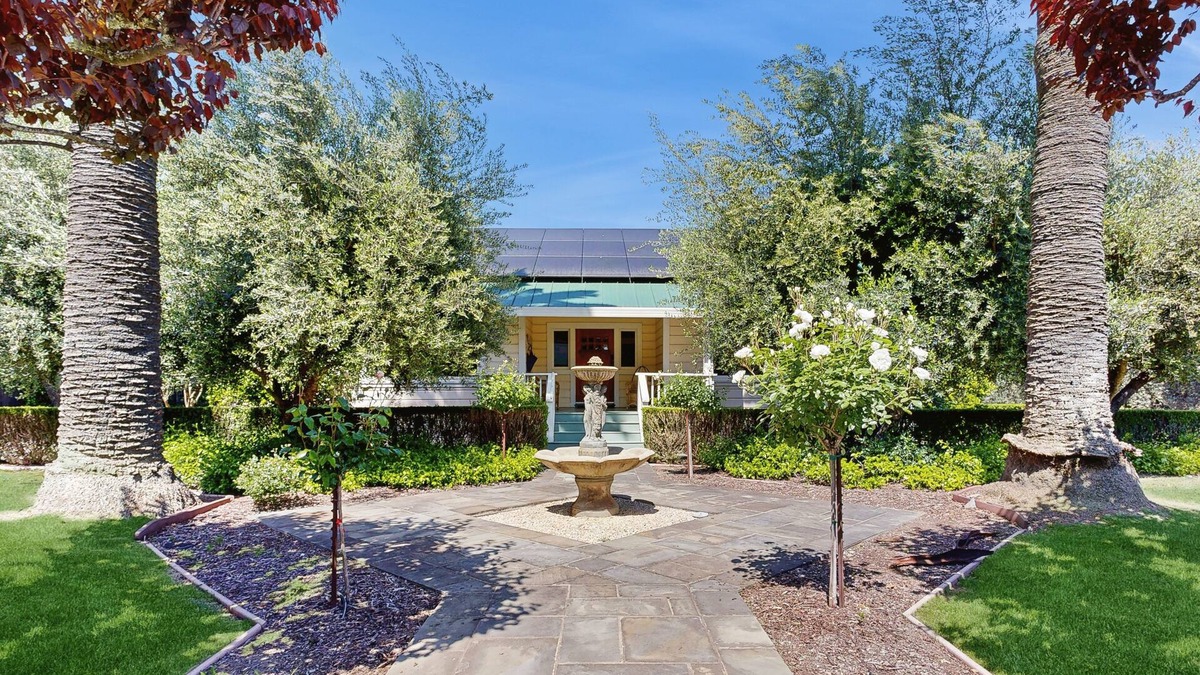 Geyserville Other | Charming Alexander Valley Farmhouse with loft, hot tub & a complementary tasting