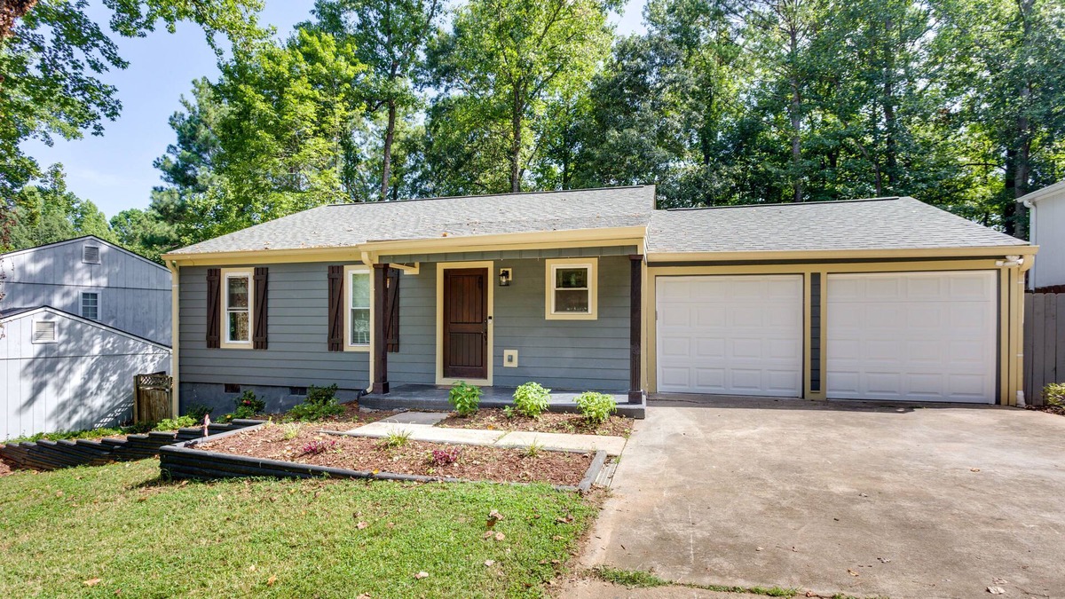 Alpharetta House | Charming Alpharetta Home w/ Spacious Yard!