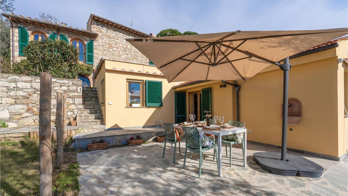 Sesto Fiorentino House | Charming and cozy vacation home with shared pool in beautiful Tuscan countryside.