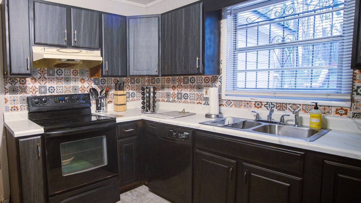 Fort McPherson House | Charming and Cozy Retreat Nestled in the Heart of Atlanta