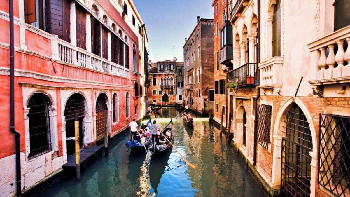 San Marco Apartment | Charming and Elegant Venetian Retreat with Rooftop Viewsn