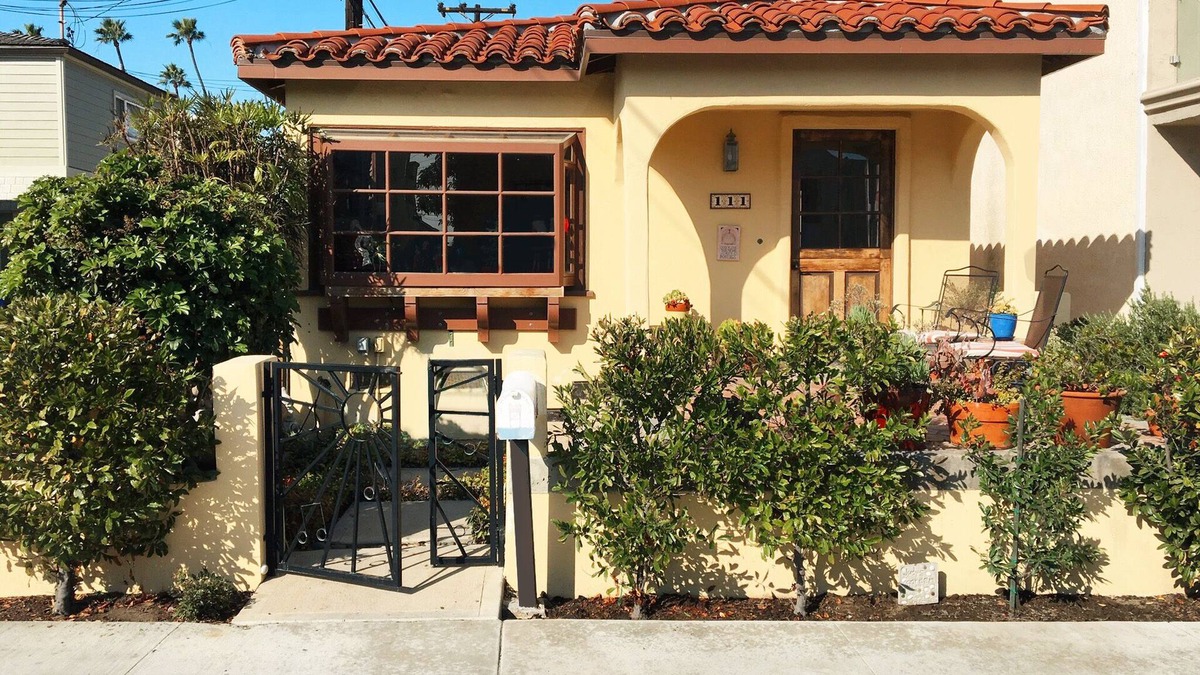 Old Towne House | Charming and Historic Seal Beach Bungalow - Steps To The Beach And Main Street