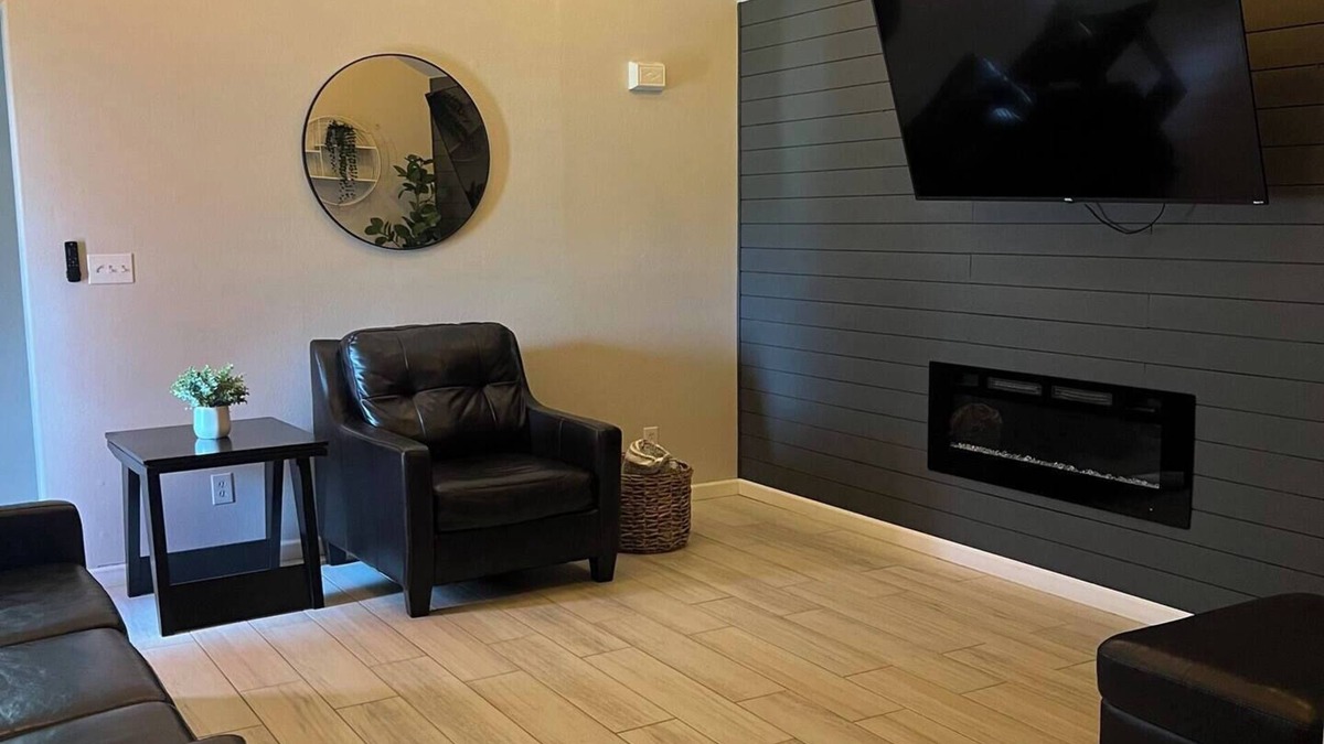 Brownsville House | Charming and Peaceful 2-bedroom house in delightful Brownsville.