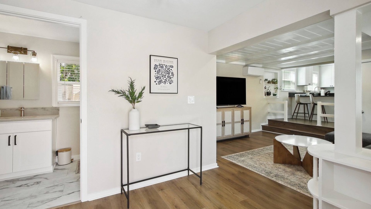 Southeastern Sacramento Cottage | Charming and private 1bedroom cottage in Sacramento w/ large yard, WiFi and AC