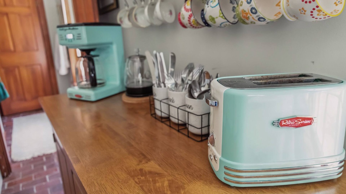 Franklin Cottage | Charming and Quaint Retreat on Taunton Bay