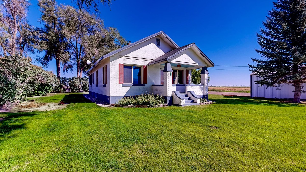 Burley House | Charming and serene home with al fresco dining, wood fireplace, & mtn views