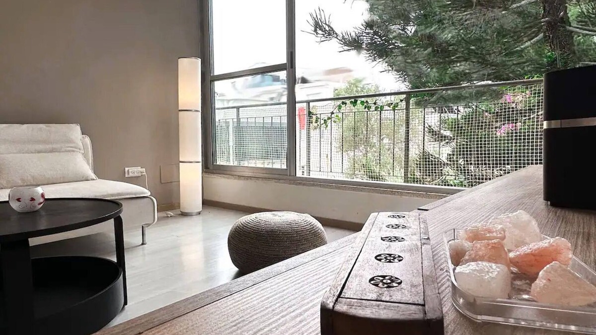 Old North Apartment | Charming and Spacious 1BR Park View Apartment