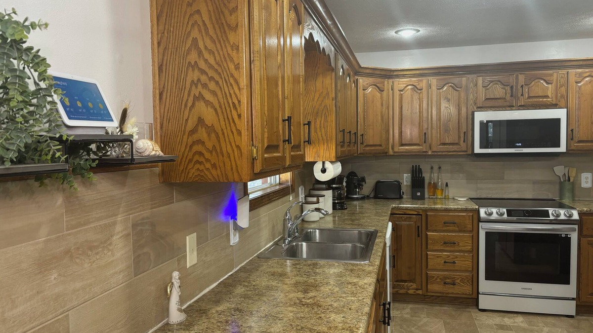 Brookline Station House | Charming and spacious 3-bedroom house in SW Springfield - Pet Friendly!