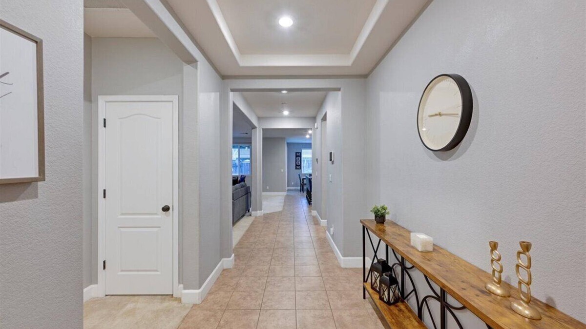 Lincoln House | Charming and spacious 3-bedroom 2-bath house with modern living amenities.