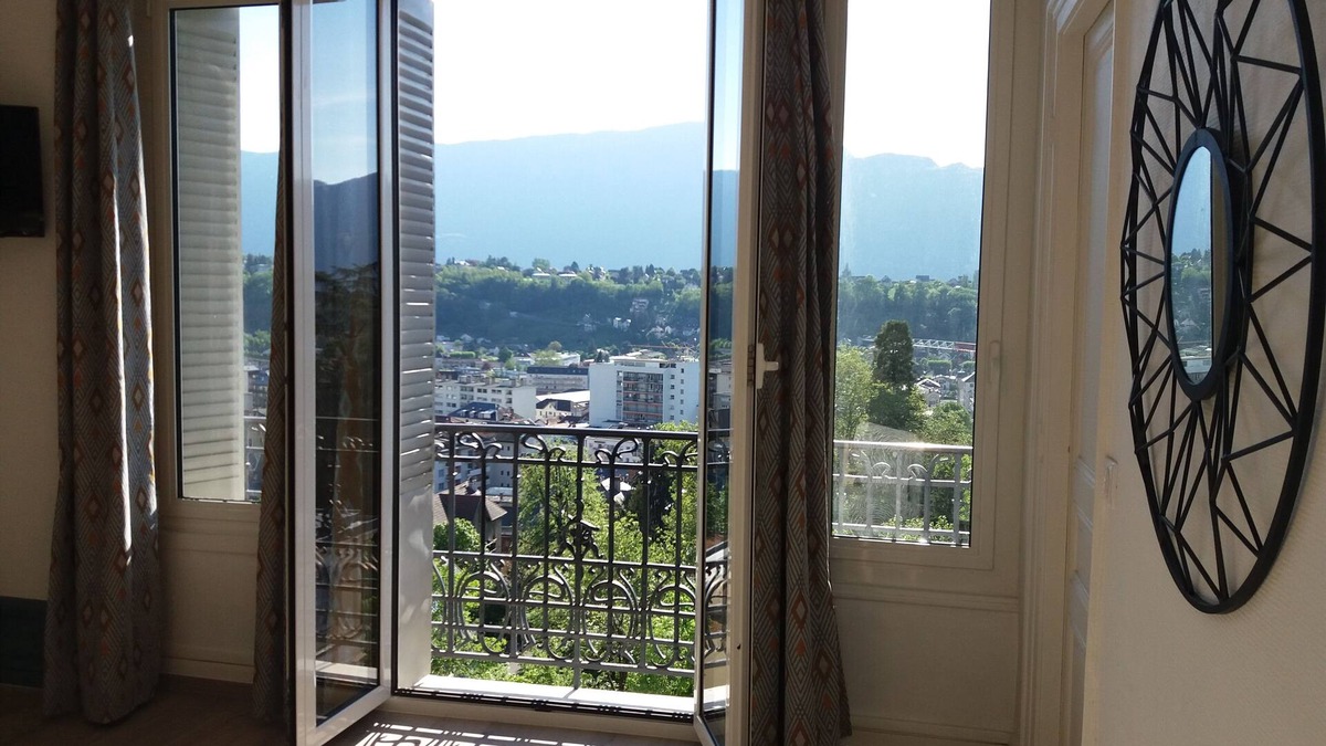 Aix-les-Bains City Center Apartment | Charming and very comfortable apartment with magnificent views of Aix les Bains