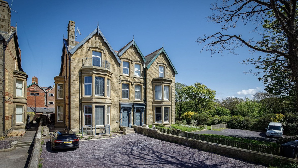Lytham St. Anne's Apartment | Charming apartment set right in the heart of the Lytham St Annes.
