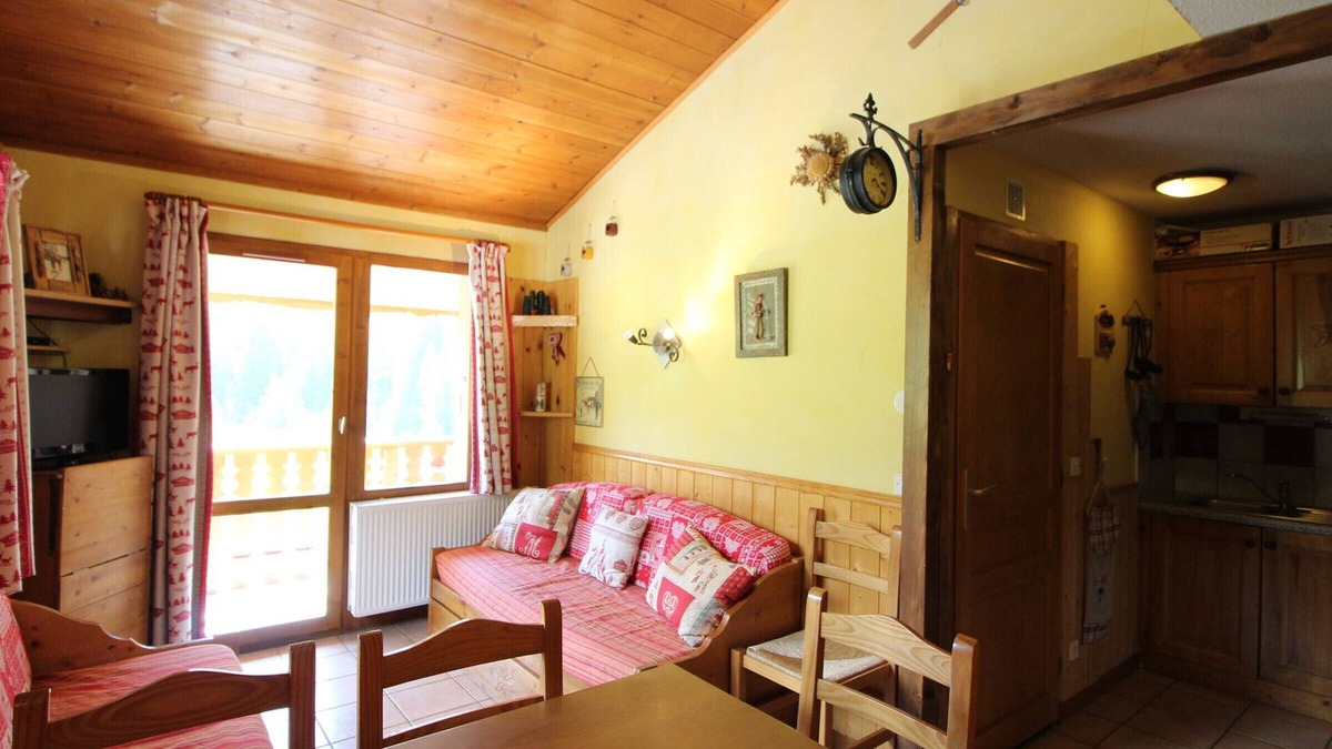Lanslevillard Apartment | Charming Apartment for 6 Near Val Cenis Slopes with Balcony and Free WiFi