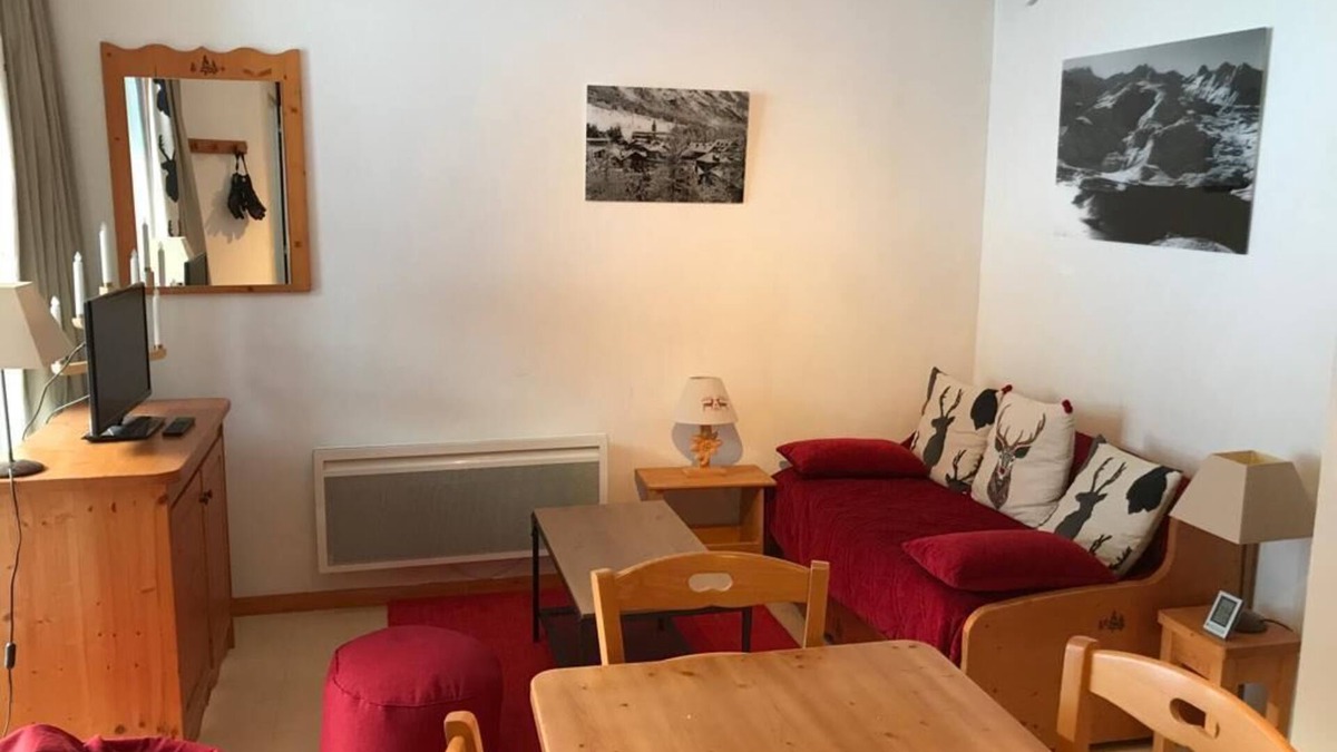 Termignon Apartment | Charming apartment at the foot of the slopes clear view on slopes and mountains