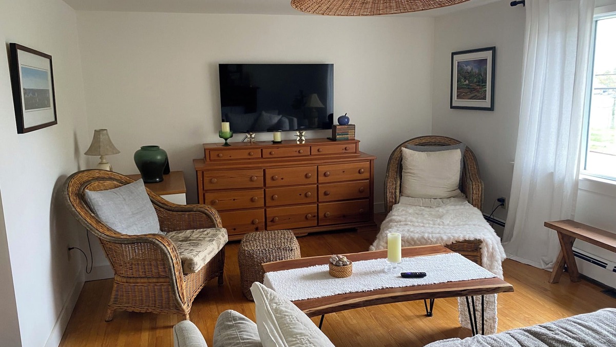 Summerside Apartment | Charming apartment in fabulous Summerside with AC, WiFi