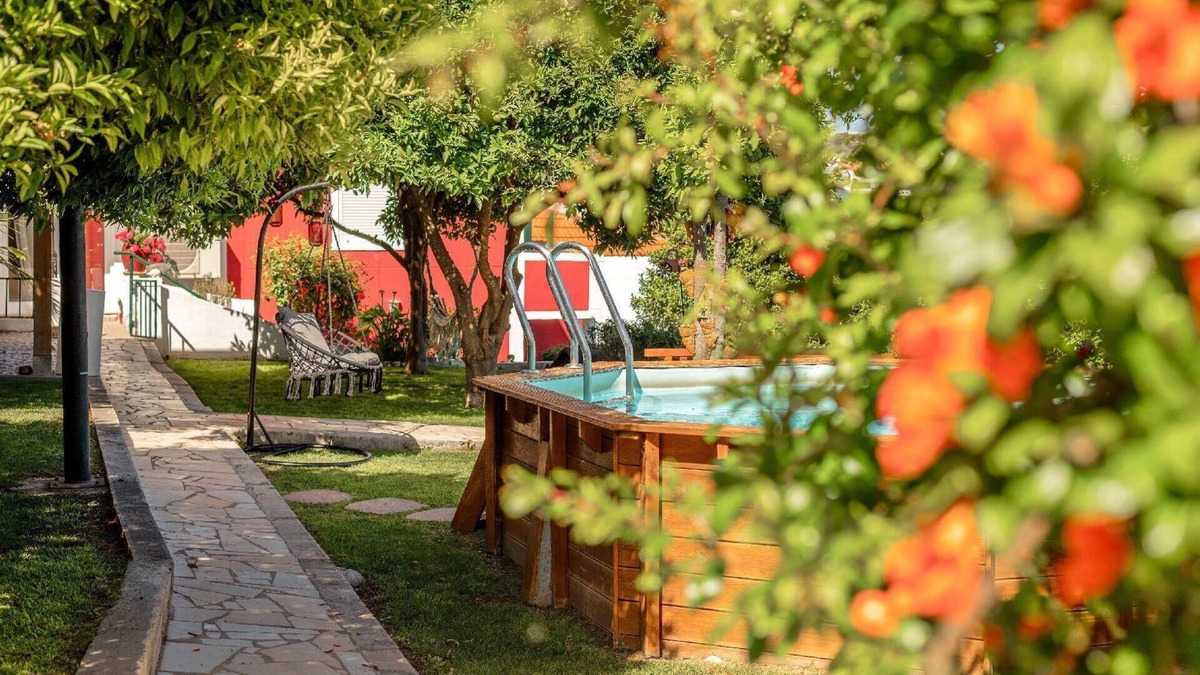 Alges Apartment | Charming Apartment in Algés with Vegetable Garden