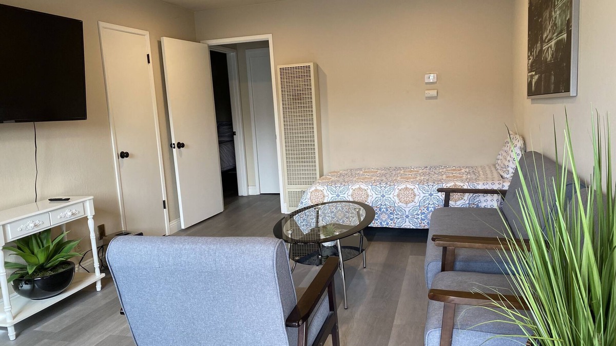 Rose Garden Apartment | Charming Apartment in the heart of Silicon Valley unit 3