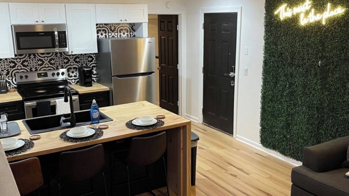 Brunswick Apartment | Charming Apartment located in Historic Brunswick; Family and Pet Friendly!