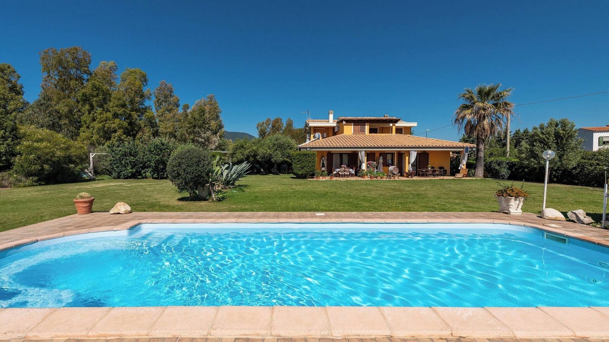 Castiadas Apartment | Charming Apartment “Masone Murgioni” in Rural Area near the Sea with Mountain View