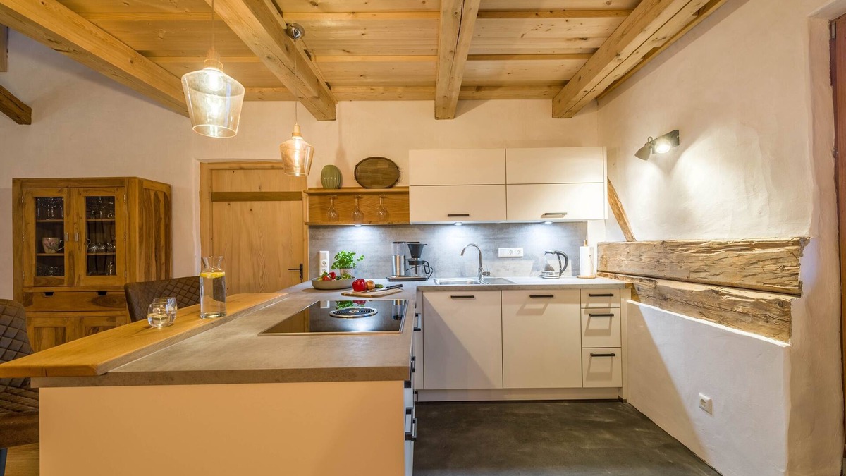 Breitbrunn a. Chiemsee Apartment | Charming Apartment "Weitblick" in Farmhouse with Balcony, Garden & Wi-Fi