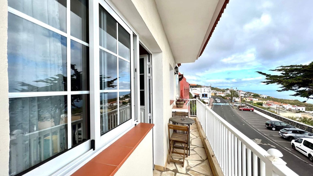 Mocanal Apartment | Charming Apartment with Stunning Sea Views in El Mocanal