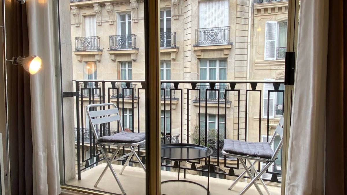Faubourg-du-Roule Apartment | Charming apartment with balcony at Champs-Elysées
