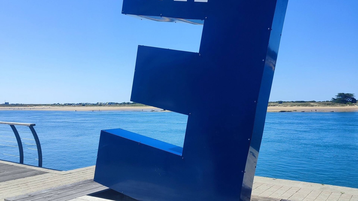 Etel Apartment | Charming Apartment With Beautiful SEA View in Residence With Pool and Tennis