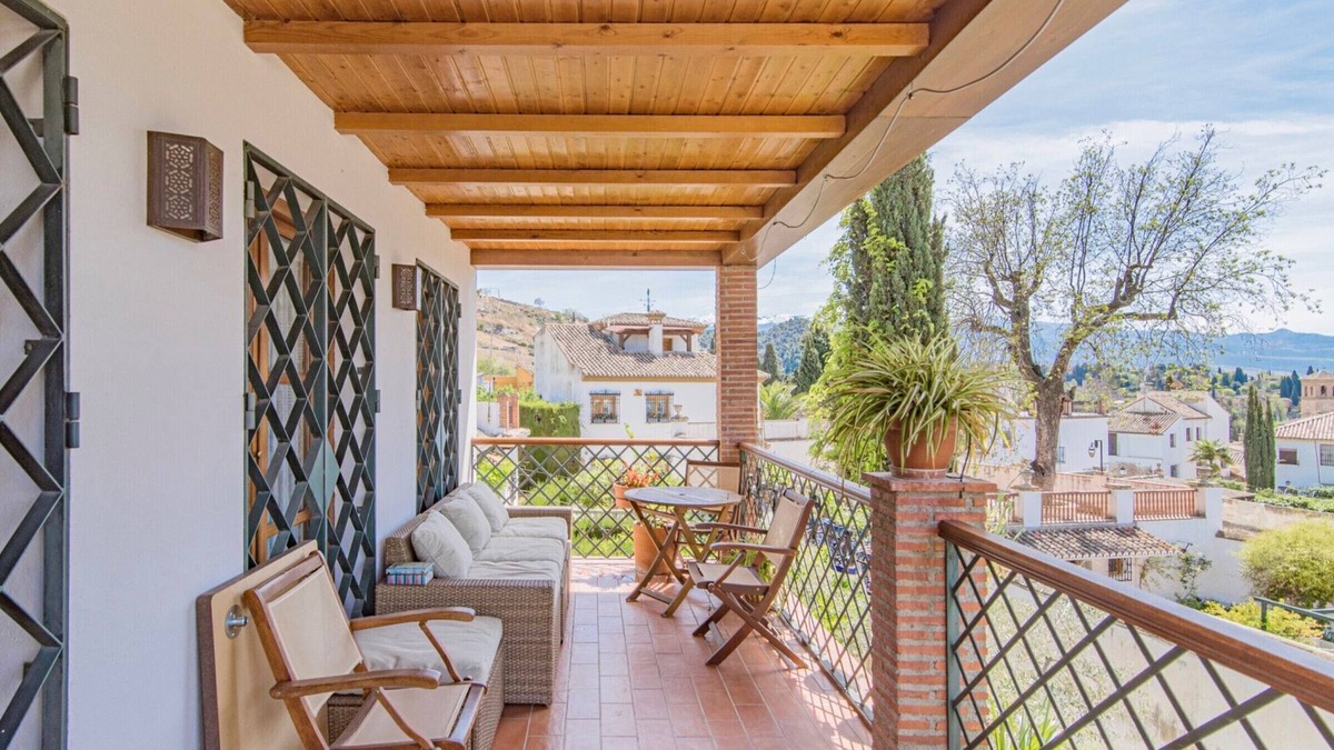 Beiro Apartment | Charming apartment with terrace in Albaicín, Granada, perfect for 2 people