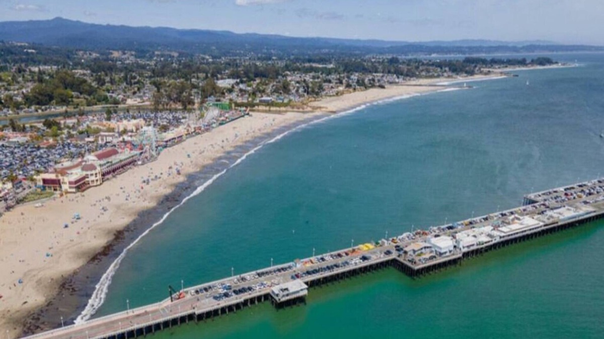 Westside Santa Cruz Bed & Breakfast | Charming B&B steps to beach, boardwalk, pier, shop, restaurants w bath & WiFi #6