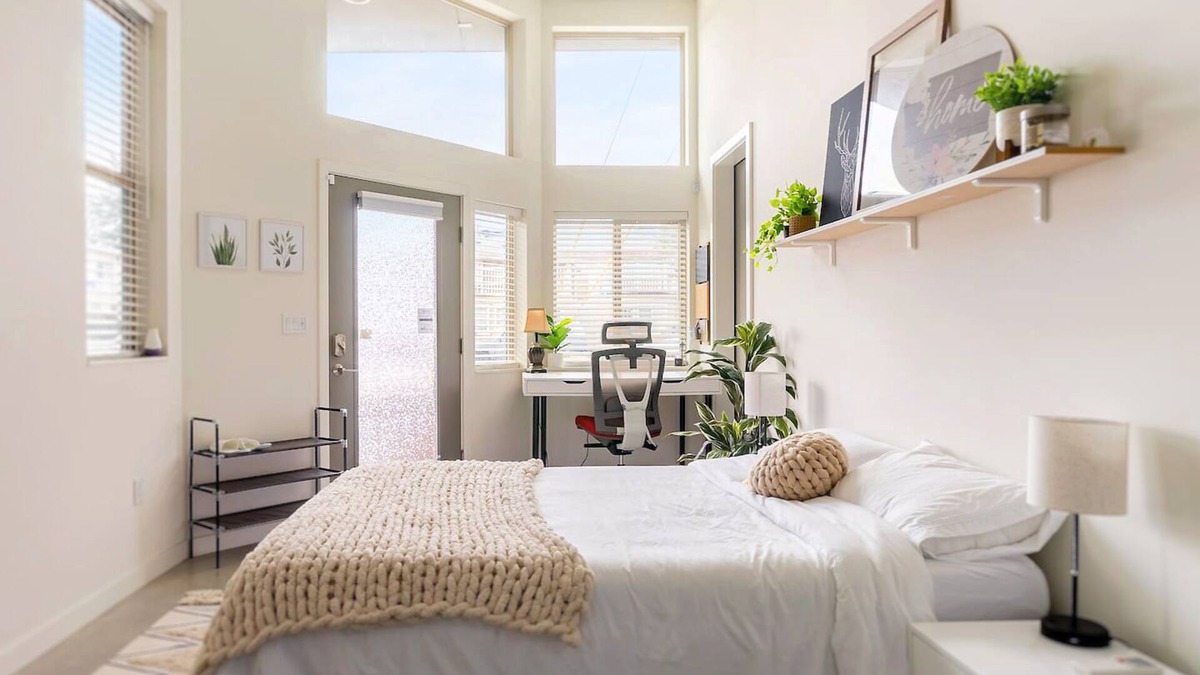 Whittier Heights Apartment | Charming Ballard studio with a movie projector