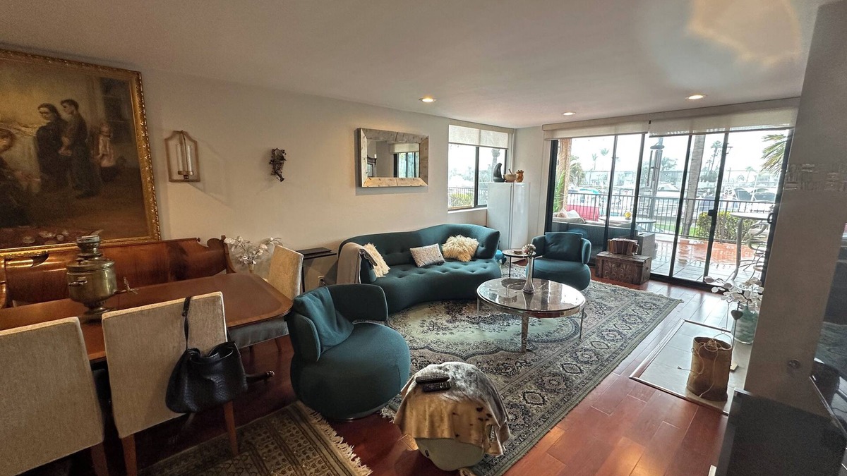 Belmont Park Apartment | Charming bay view 1-bedroom in superb BelmontShore with beach at your steps