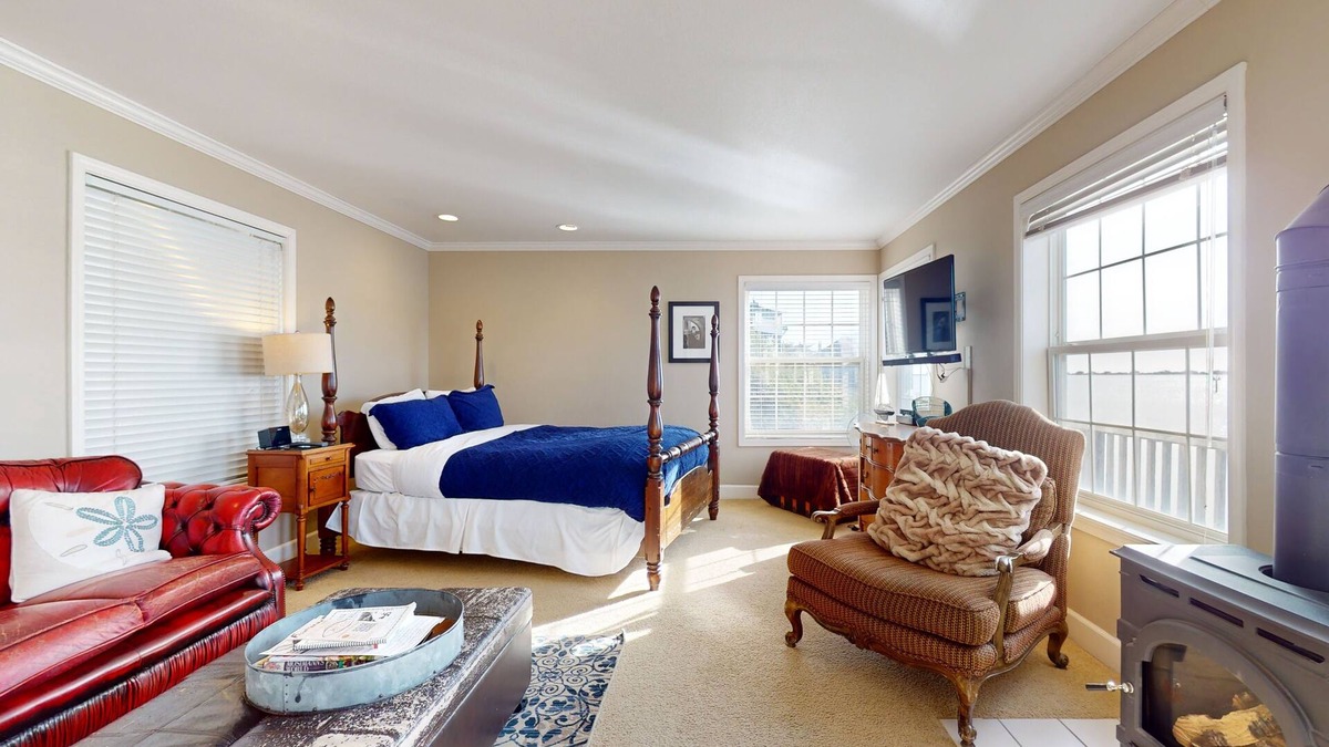 Old Town Apartment | Charming Bayfront Cottage with Gorgeous Views - Ideal for Quick Romantic Getaway