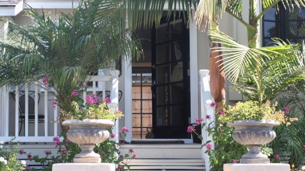 South Laguna Cottage | Charming Beach Bungalow in South Laguna Beach Village. Private Property Parking,