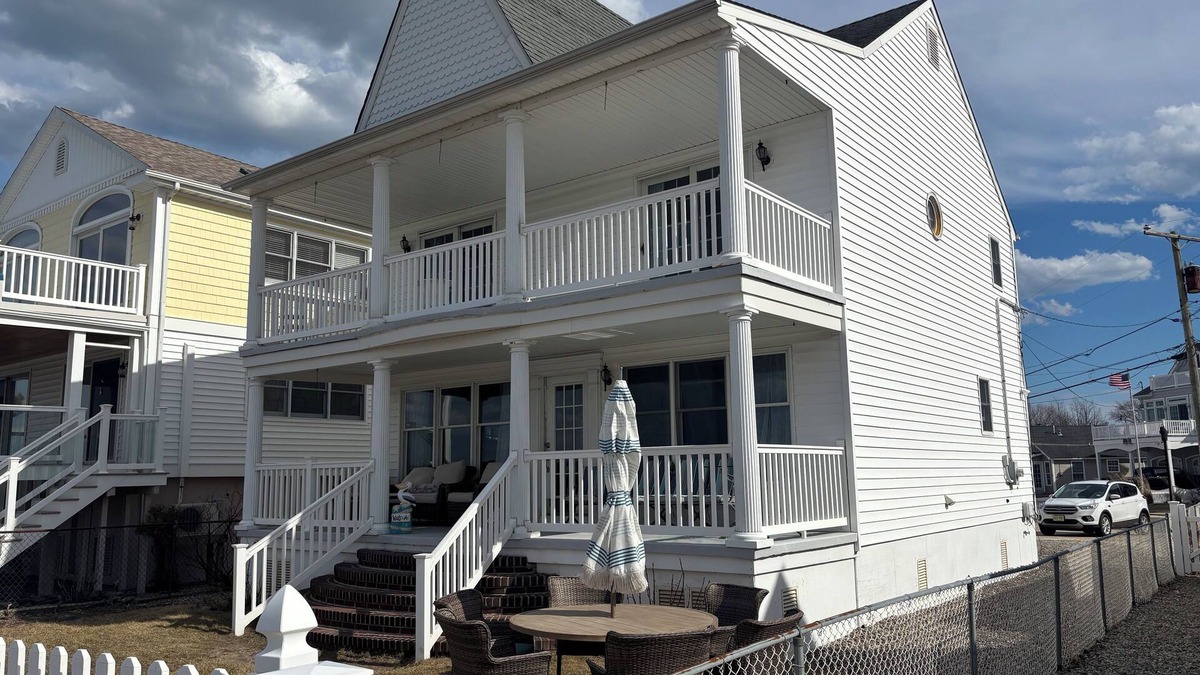 Ortley Beach House | Charming Beach Front 3-bedroom house in Ocean Gate with WiFi and AC