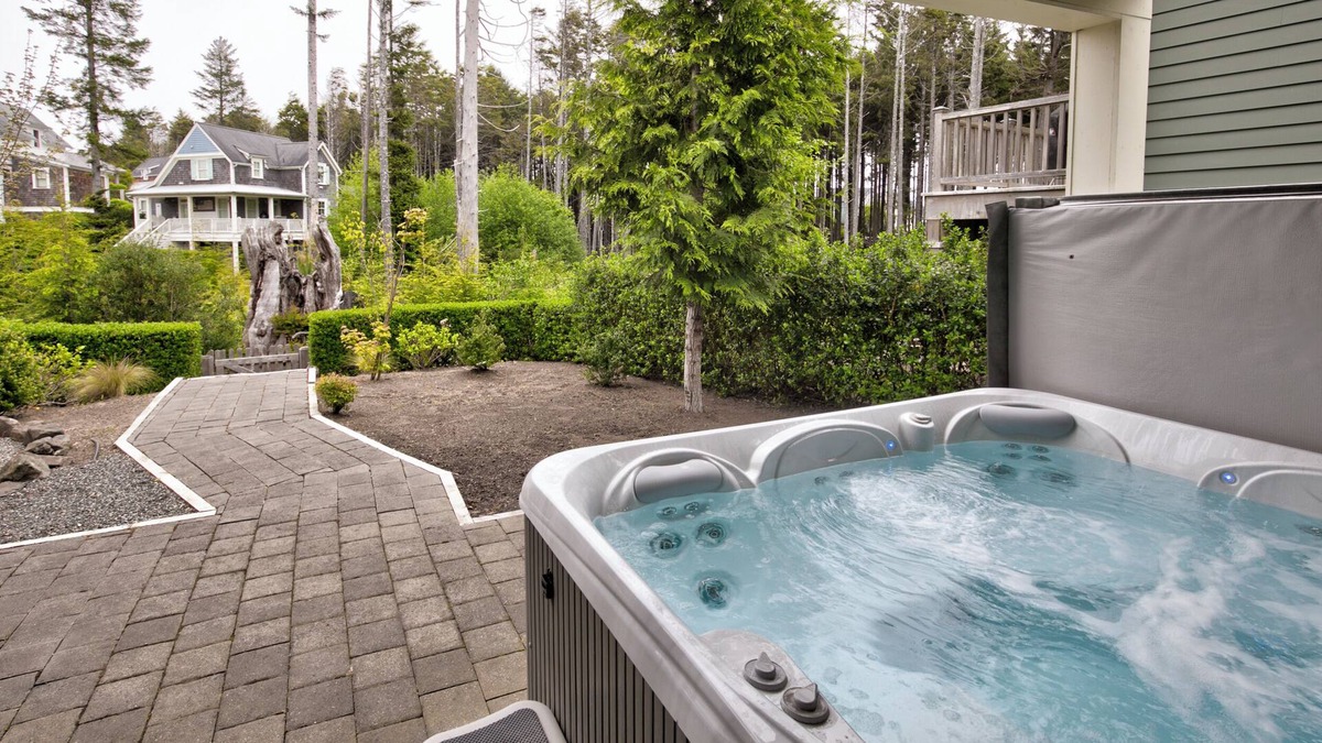 Seabrook House | Charming Beach House - 5 Min Walk to Shops, Dining, & Beach + Hot Tub + Dogs OK