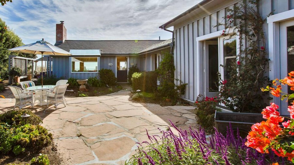 Stinson Beach House | Charming Beachfront Home in Seadrift