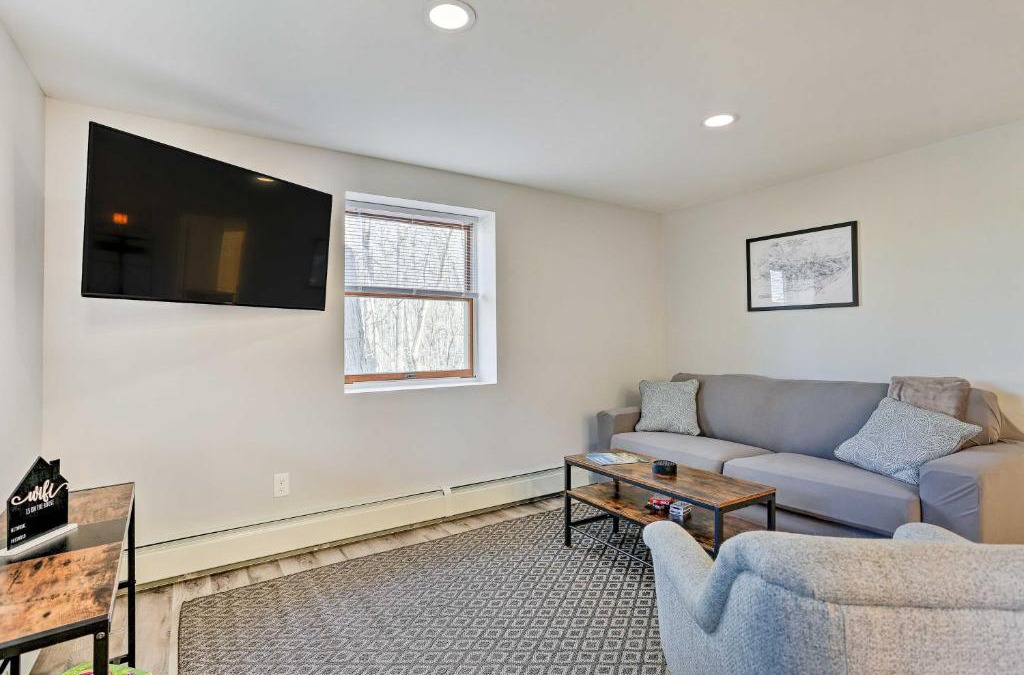Beacon Apartment | Charming Beacon Apt with Fire Pit Near Hiking!
