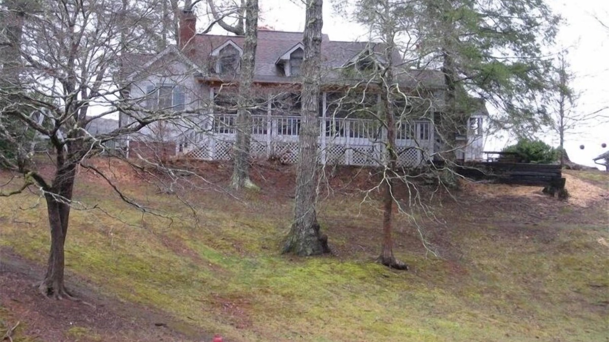 Unaka Cottage | Charming Bear Paw Cabin with Spectacular View of Lake Hiwassee