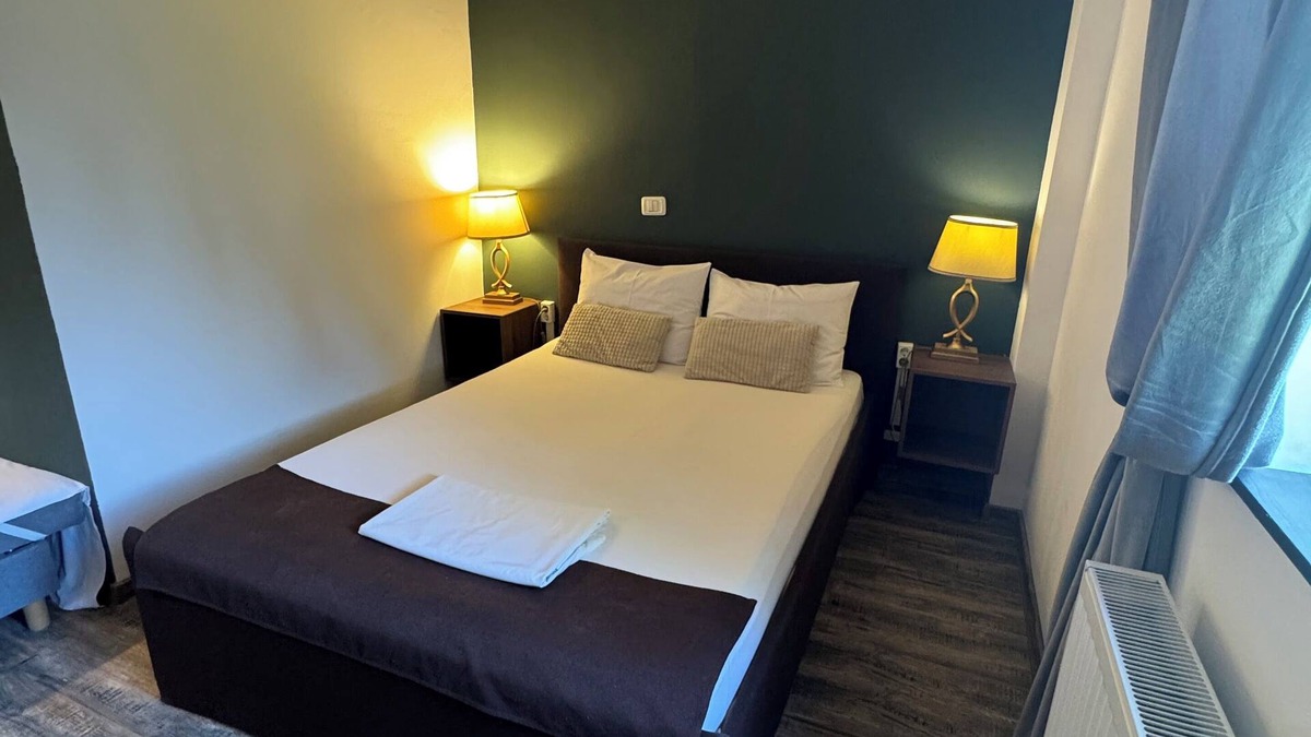 Otopeni Bed & Breakfast | Charming bed & breakfast with AC in Otopeni