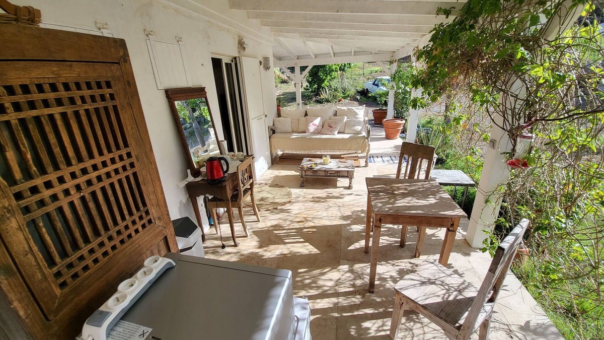 Camaruche Bed & Breakfast | CHARMING BEDROOM WITH SHOWER ROOM