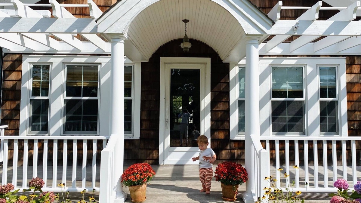Bellport House | Charming Bellport Beach Cottage - Great Design! Sleeps 8.