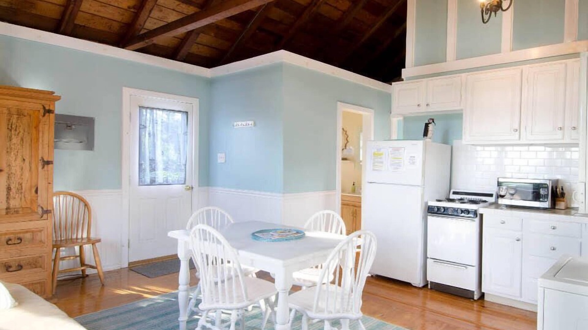 Block Island Cottage | Charming Block Island Cottage with Pond