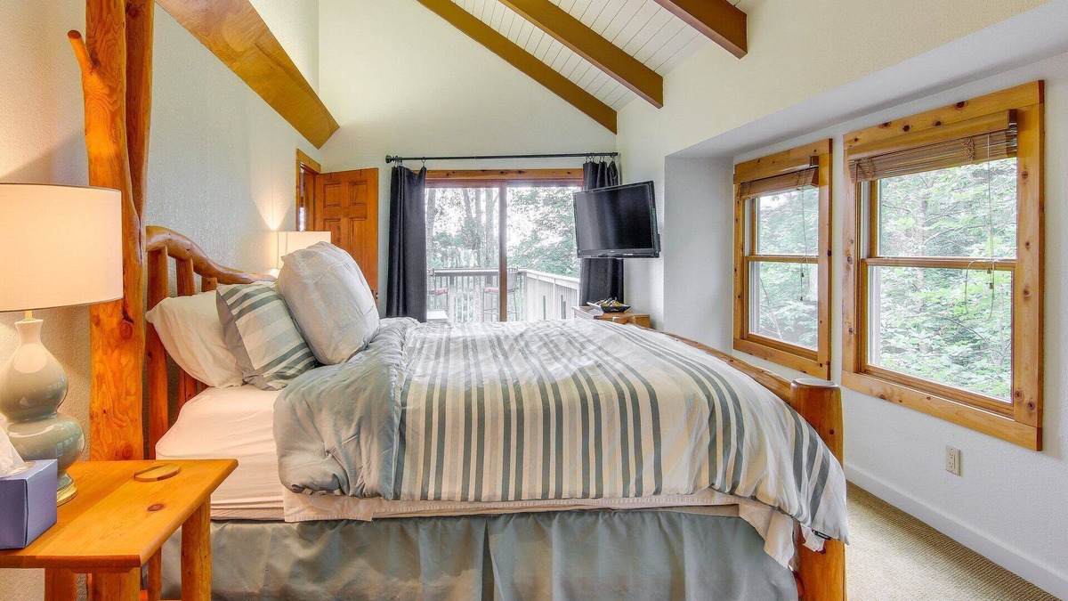 Mountain Air Hotel | Charming Blue Ridge Mountain Home!