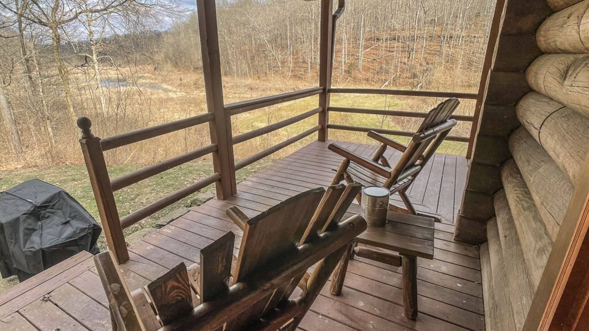 Bedford Cabin | Charming Boomsage Cabin w/hot tub