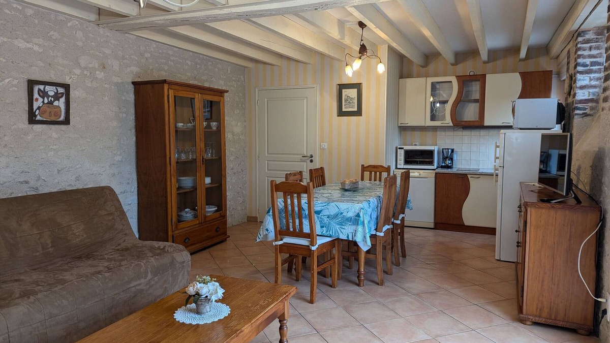 Epieds-en-Beauce Cottage | Charming, Bright Cottage in Village Center - Comfort and Tranquility Near Orleans
