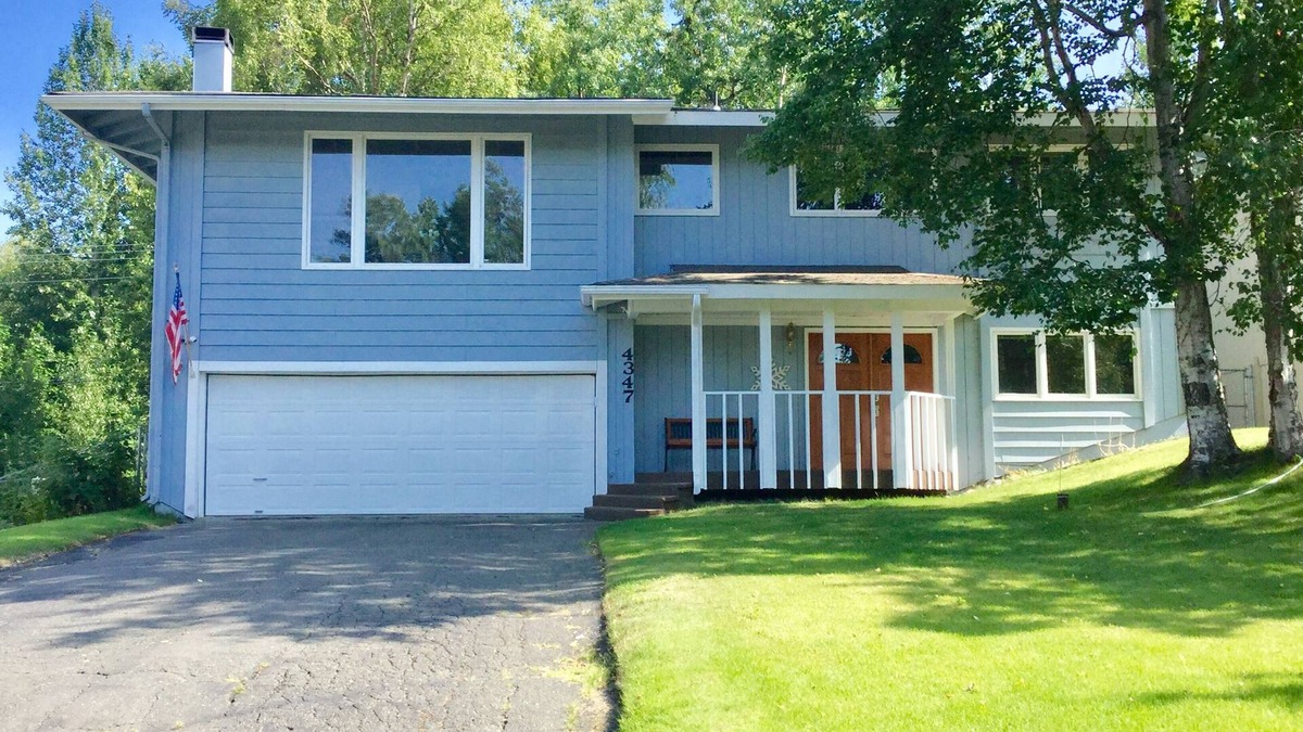 Scenic Foothills House | Charming, Bright, Family Oriented Home w/attached roomy 2 car garage
