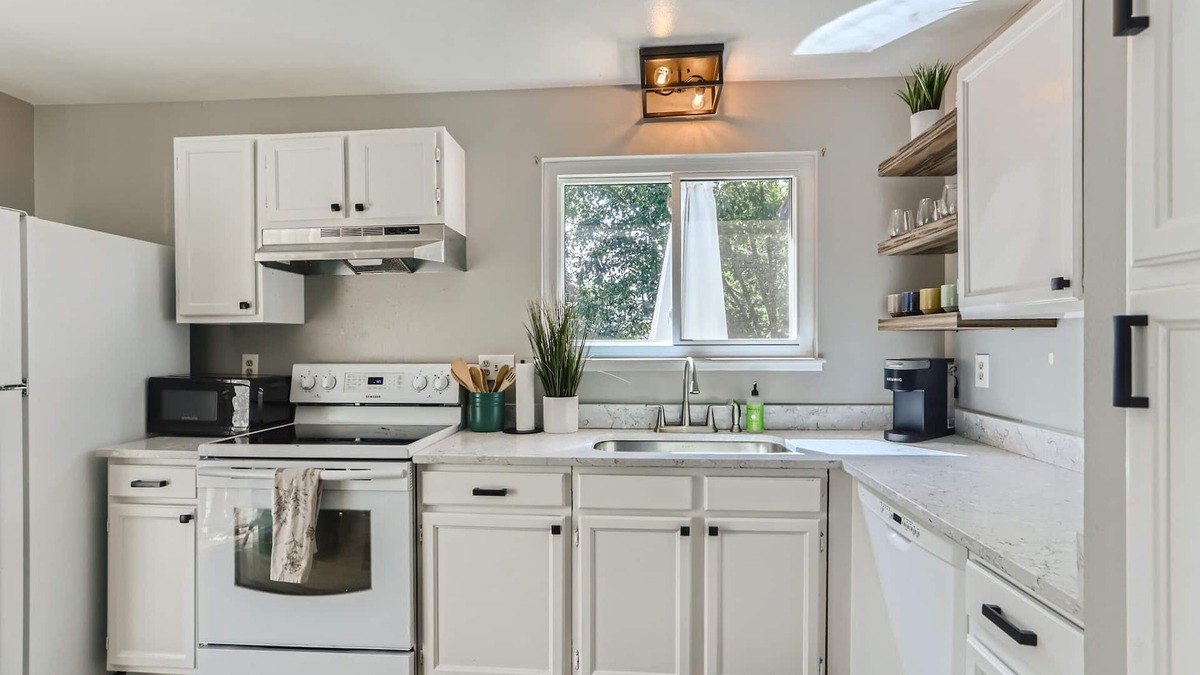 Longmont House | Charming Bungalow - Longmont- Nearby Lyons Pet Friendly fenced yard