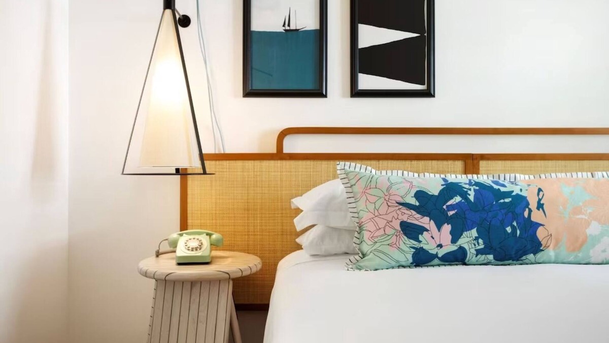 Old Town Hotel | Charming Bungalow Perfect for Families! Free Breakfast and Pool Access
