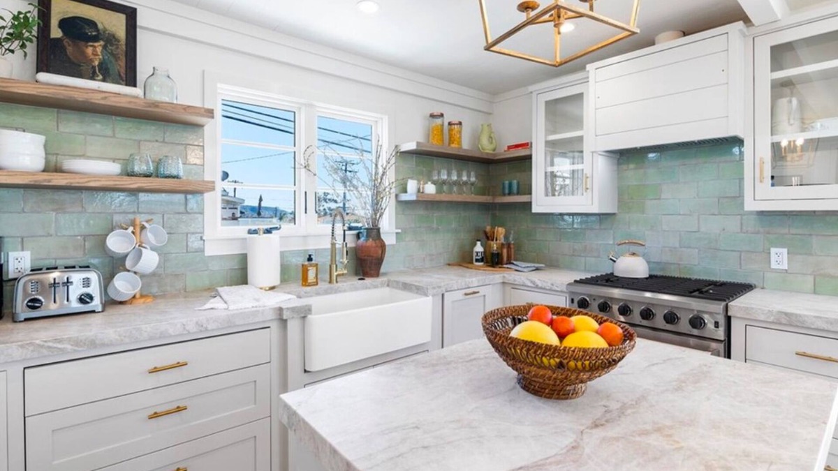 Laguna Beach Cottage | Charming Bungalow meticulouslynfurnished and designed.